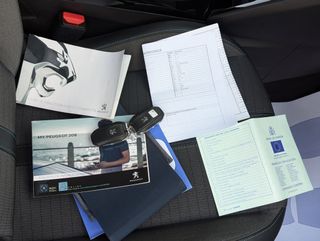 Peugeot 208 1.5EcoBlue Allure 100 Garantía IVA Inc