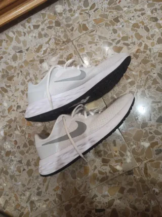 Nike Revolution 7 Talla 44