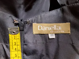 Vestido fiesta negro ajustado. Florido. Precioso.