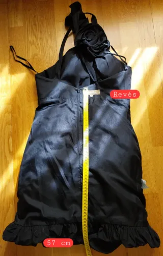 Vestido fiesta negro ajustado. Florido. Precioso.