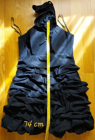 Vestido fiesta negro ajustado. Florido. Precioso.