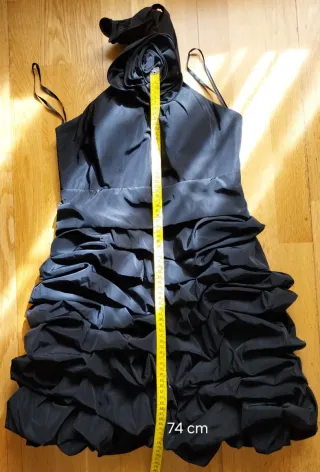 Vestido fiesta negro ajustado. Florido. Precioso.