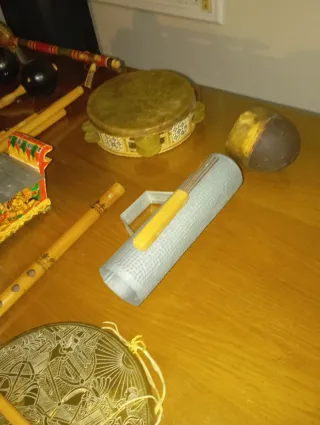 Set di strumenti musicali artigianali vintage