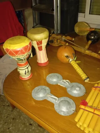 Set di strumenti musicali artigianali vintage