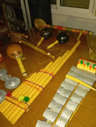 Set di strumenti musicali artigianali vintage