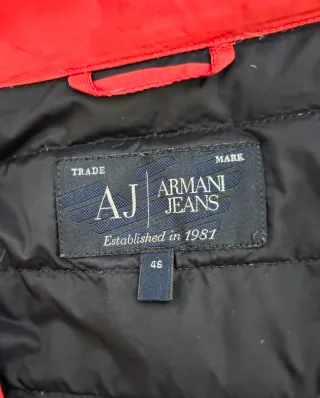 Chaqueta de plumas acolchada roja