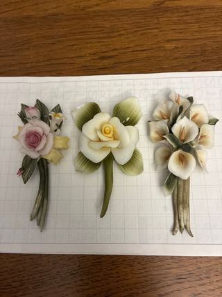 3  piccoli  Soprammobili Fiori Ceramica