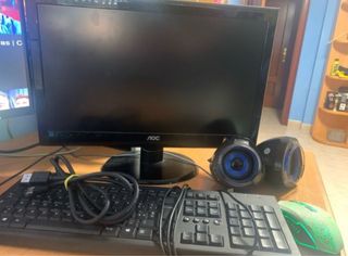 Monitor AOC E2050S con teclado, ratón y altavoces