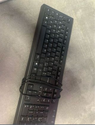 Monitor AOC E2050S con teclado, ratón y altavoces