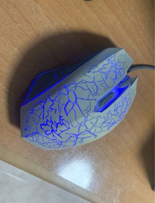 Monitor AOC E2050S con teclado, ratón y altavoces