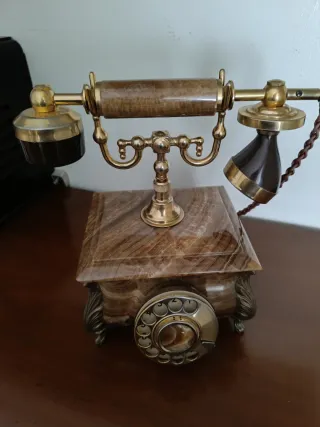 Teléfono Antiguo Marrón y Dorado