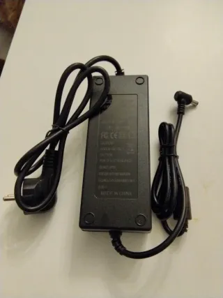 Fuente de alimentación negra