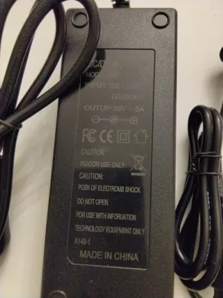 Fuente de alimentación negra