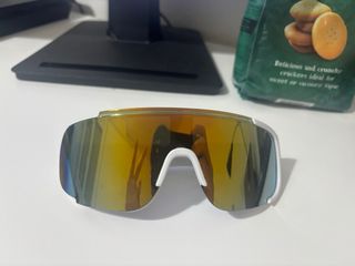 Gafas de sol futuristas
