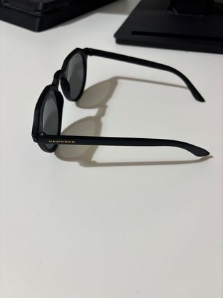 Gafas de sol futuristas