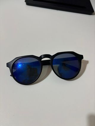 Gafas de sol futuristas