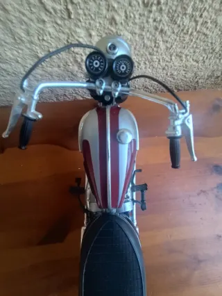 Miniatura Triumph Bonneville 1/6