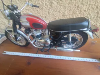 Miniatura Triumph Bonneville 1/6