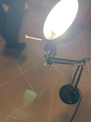 Lampada da tavolo nera snodabile