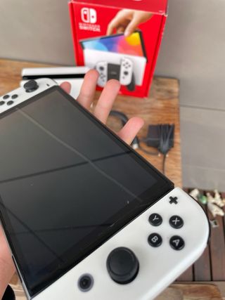 Nintendo Switch con caja y accesorios