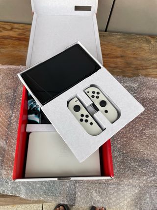 Nintendo Switch con caja y accesorios