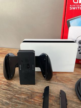 Nintendo Switch con caja y accesorios
