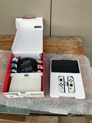 Nintendo Switch con caja y accesorios