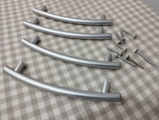 Tiradores de armario plateados (4 unidades)