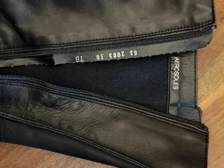 Botas altas piel negras-2000's