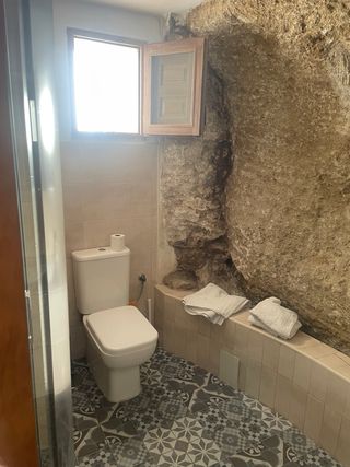 alquila habitacion para 1 persona  Se pide nomina