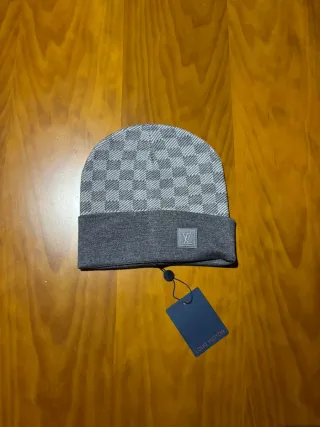Gorro Louis Vuitton Gris Damier