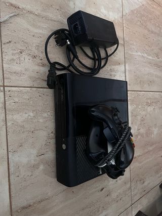 Xbox 360 Nera + Controller e Alimentatore