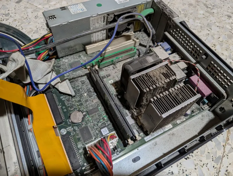 Ordenador Dell Pentium 3 Retro gaming afbeelding 4