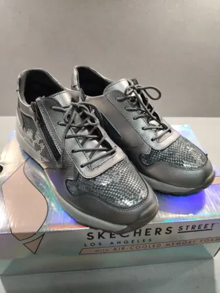 Zapatillas plateadas