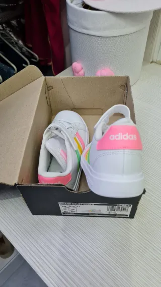 Tenis Adidas Niña Grand Court 2.0 N° 30 pie