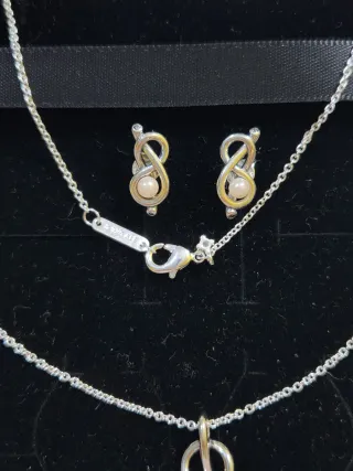 Conjunto collar y pendientes infinito