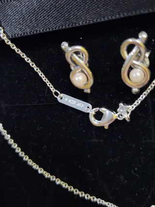 Conjunto collar y pendientes infinito