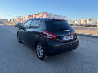 Peugeot 208 2012