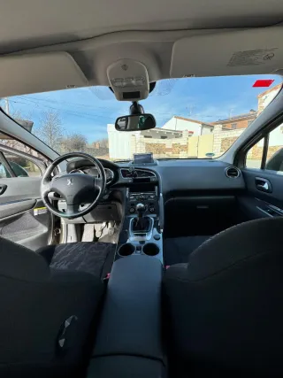 Peugeot 3008 2011
