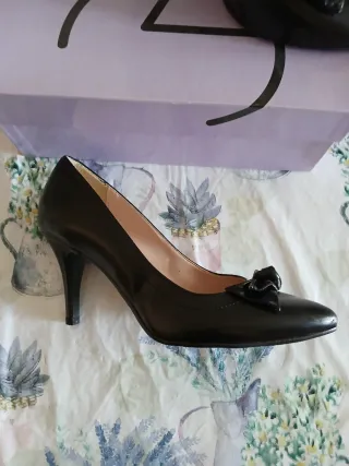 Décolleté nere con fiocco