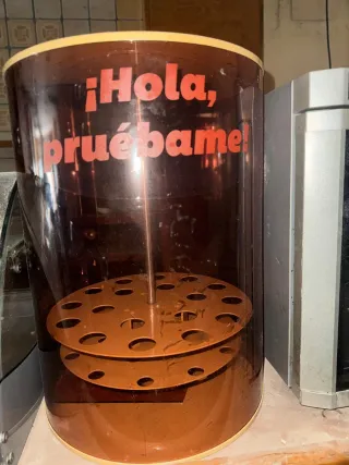 Expositor de cucuruchos de metraquilato.