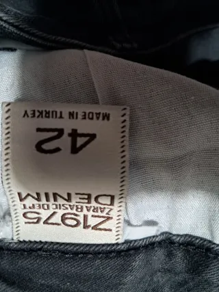 Pantalones vaqueros grises con cremallera