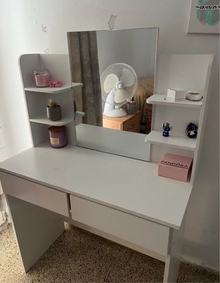 Tocador blanco con espejo