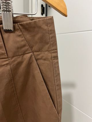 Falda marrón botones