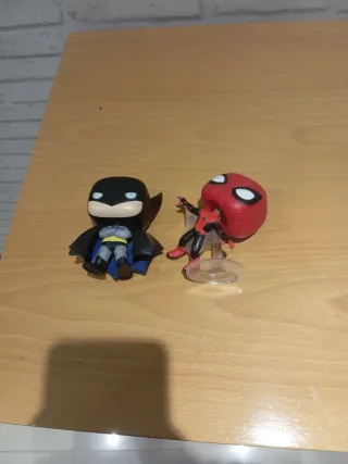 Funko Pop Spider-Man y Batman. (9 euros cada un