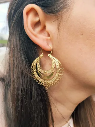 Brincos arrecadas em dourados