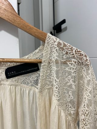 Blusa Zara Encaje Beige Talla M