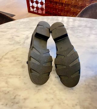 Mocasines charol burdeos con flecos