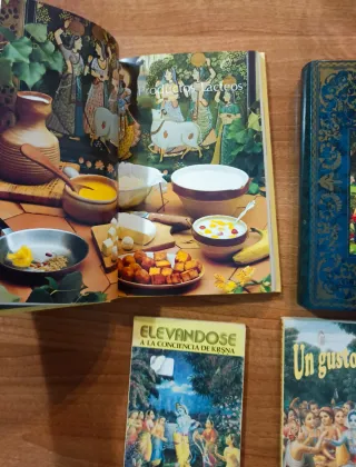 LOTE 4 LIBROS DE HARE KRISHNA – A.C. Bhaktivedanta