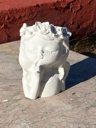 Vasetto in gesso decorativo